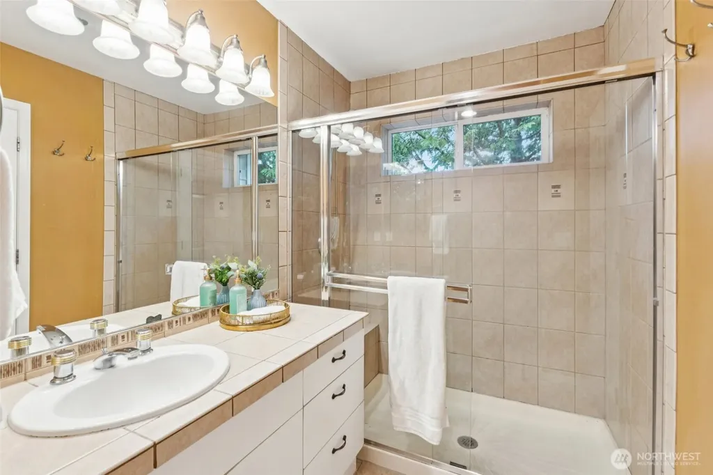 16219 Northup Way Bellevue WA 98008