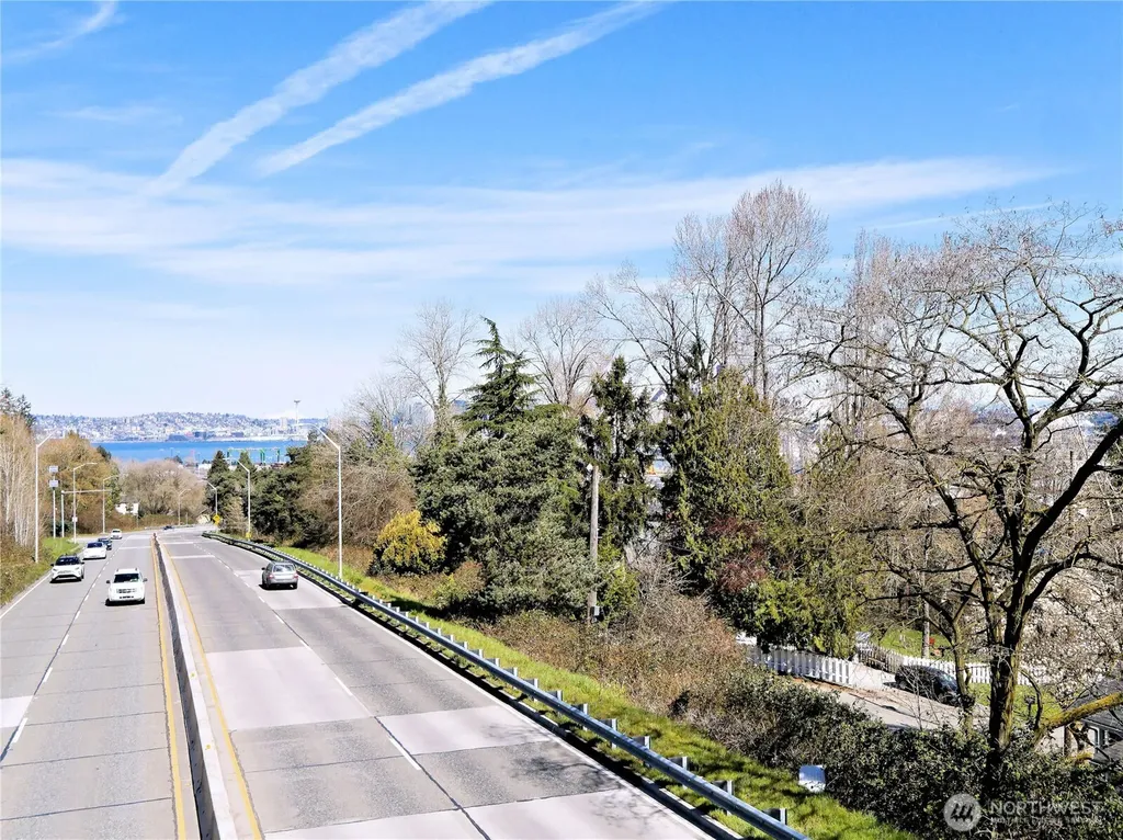 3905 SW Avalon Way Seattle WA 98126