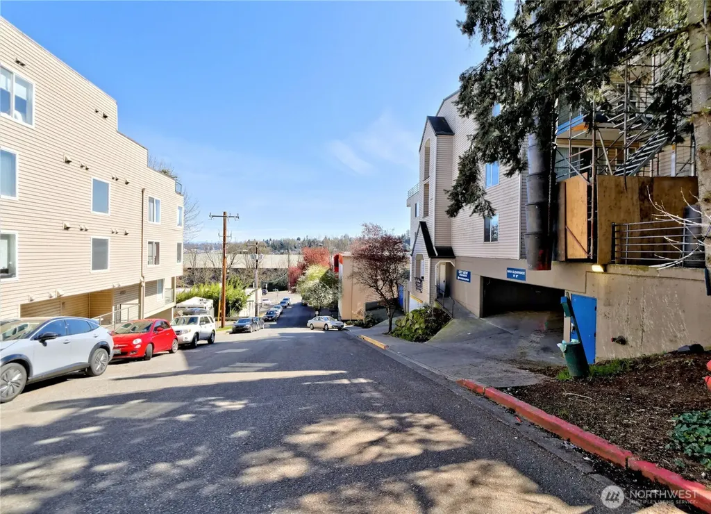 3905 SW Avalon Way Seattle WA 98126