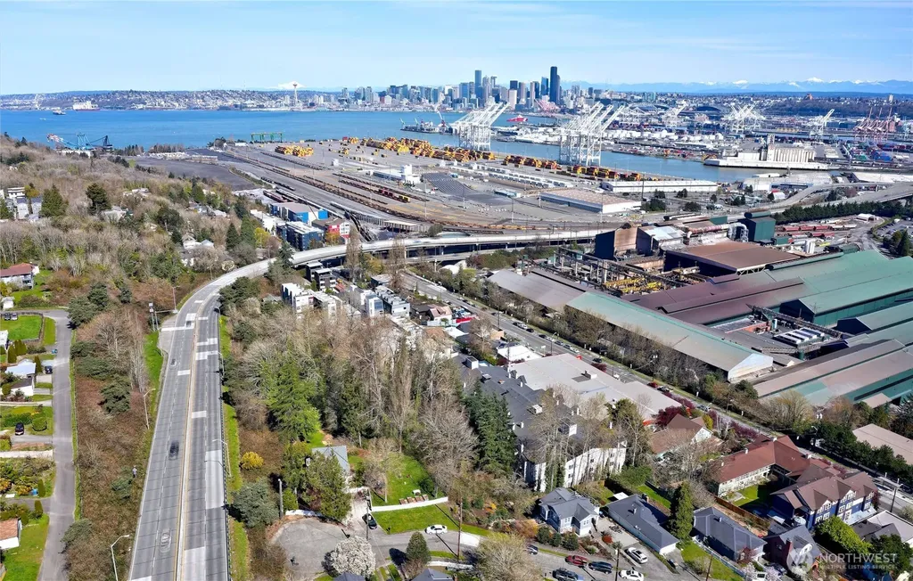 3905 SW Avalon Way Seattle WA 98126