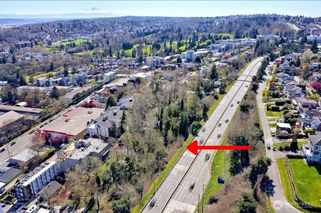 3905 SW Avalon Way Seattle WA 98126