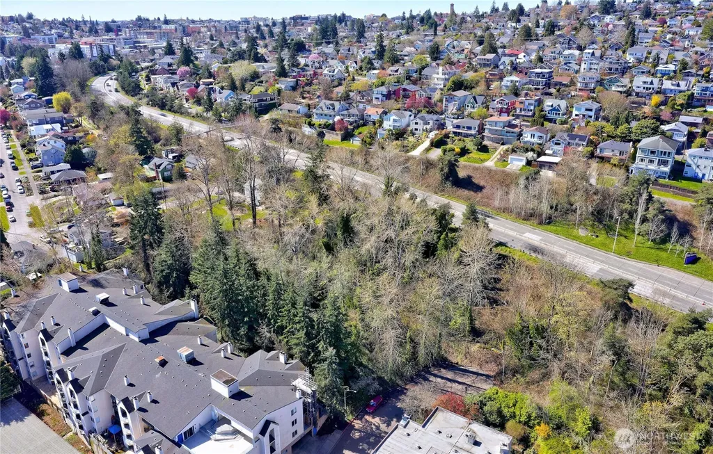 3905 SW Avalon Way Seattle WA 98126