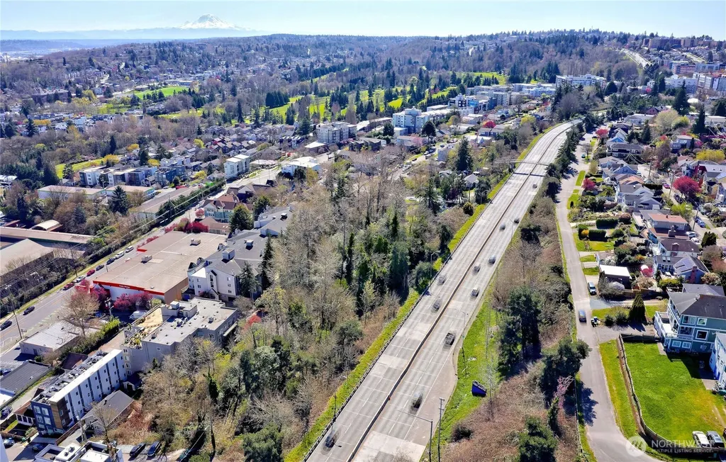 3905 SW Avalon Way Seattle WA 98126