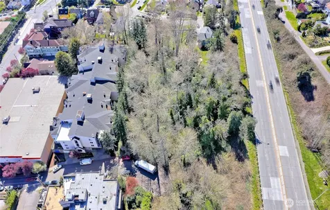 3905 SW Avalon Way Seattle WA 98126