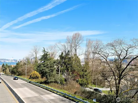 3905 SW Avalon Way Seattle WA 98126