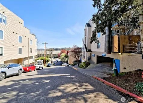 3905 SW Avalon Way Seattle WA 98126