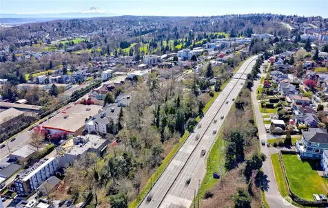 3905 SW Avalon Way Seattle WA 98126