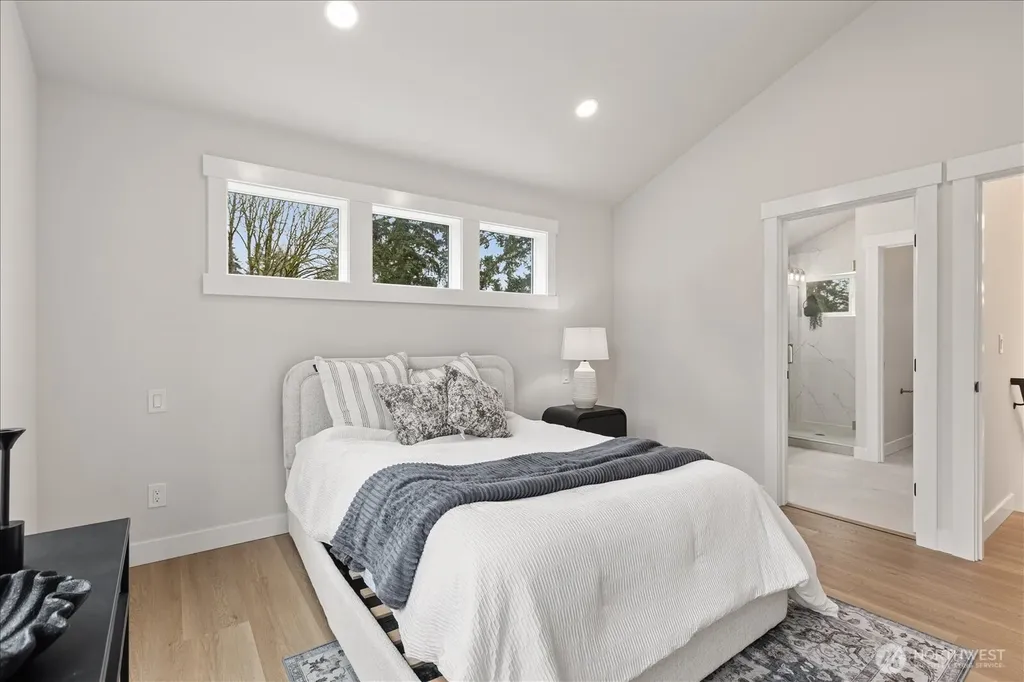 14308 Roslyn Place N Seattle WA 98133
