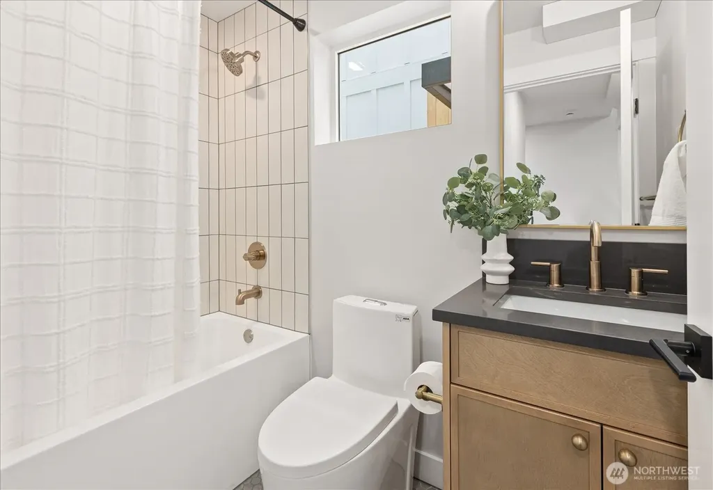 14308 Roslyn Place N Seattle WA 98133