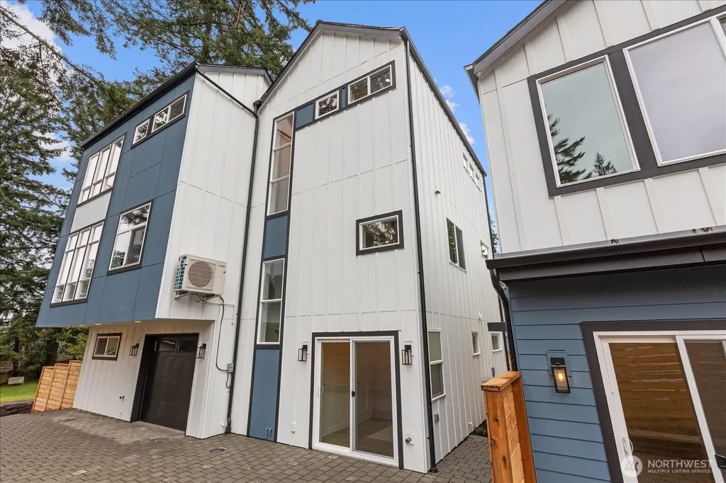 14308 Roslyn Place N Seattle WA 98133