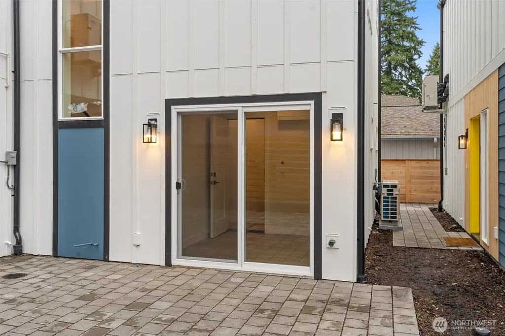 14308 Roslyn Place N Seattle WA 98133