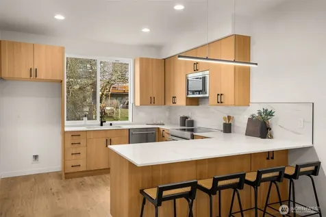 914 15th Avenue Seattle WA 98122