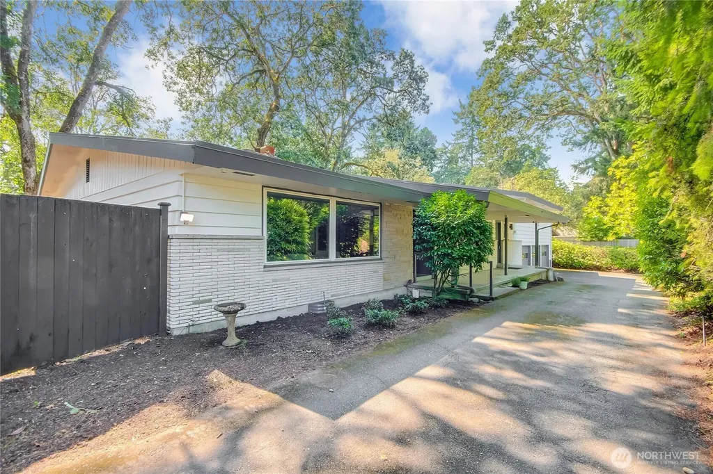 6902 Mount Tacoma Drive SW Lakewood WA 98499
