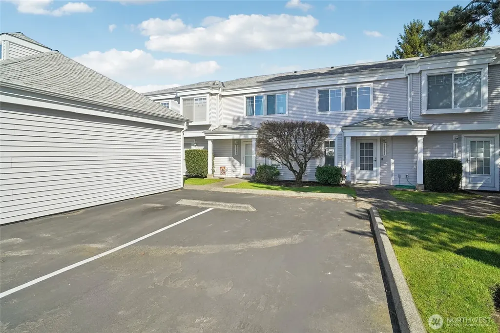 23628 55th Place S Kent WA 98032