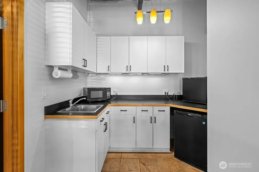 6044 Seaview Avenue NW Seattle WA 98107