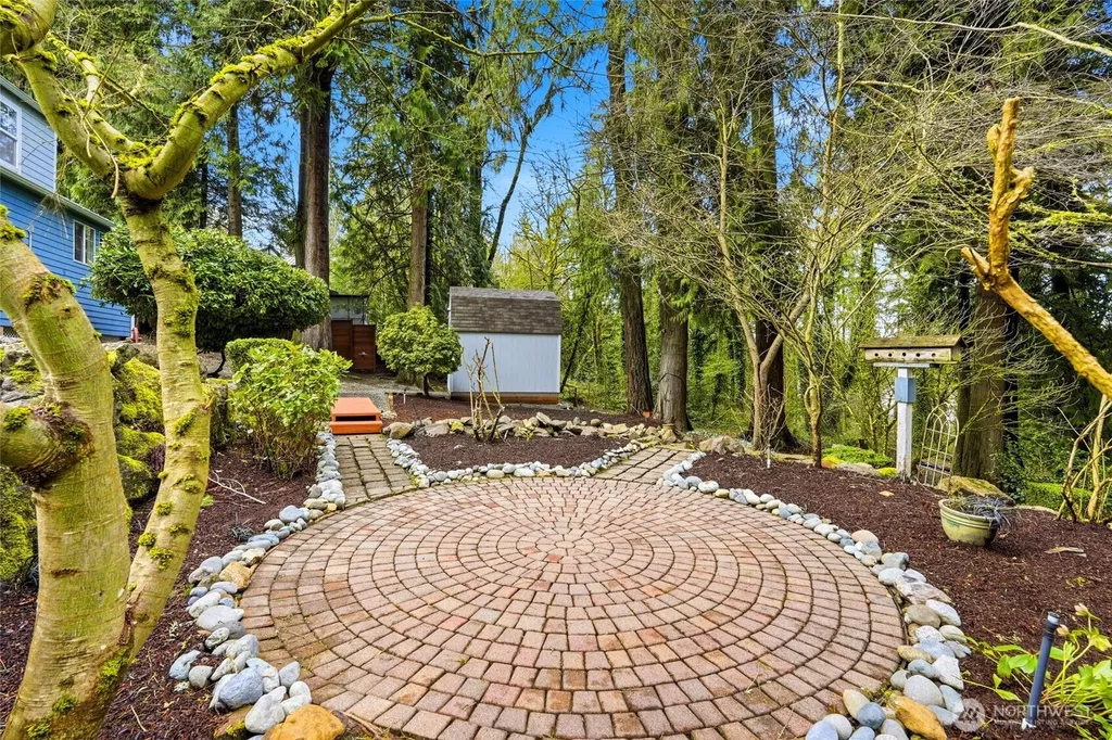 16714 SE Newport Way Bellevue WA 98006