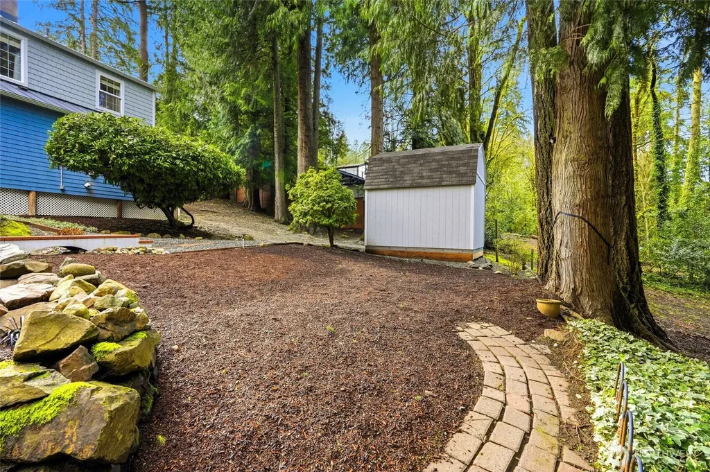 16714 SE Newport Way Bellevue WA 98006