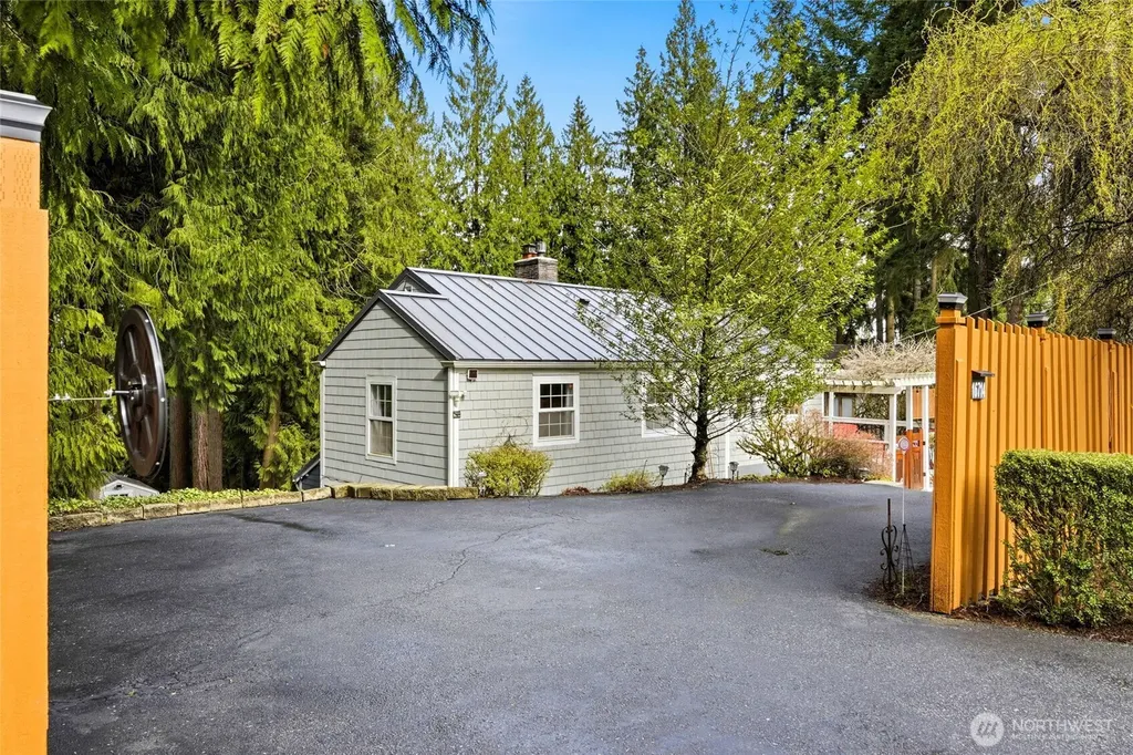 16714 SE Newport Way Bellevue WA 98006