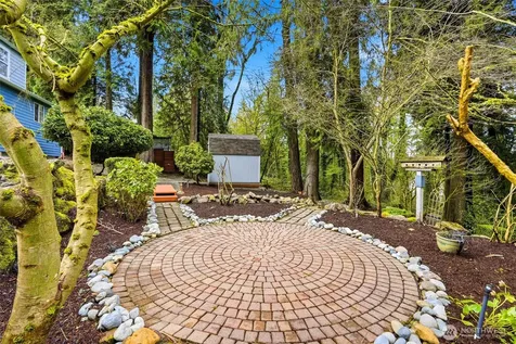 16714 SE Newport Way Bellevue WA 98006