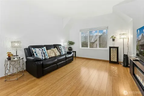 1736 10th Avenue NE Issaquah WA 98029