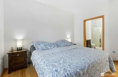 1736 10th Avenue NE Issaquah WA 98029