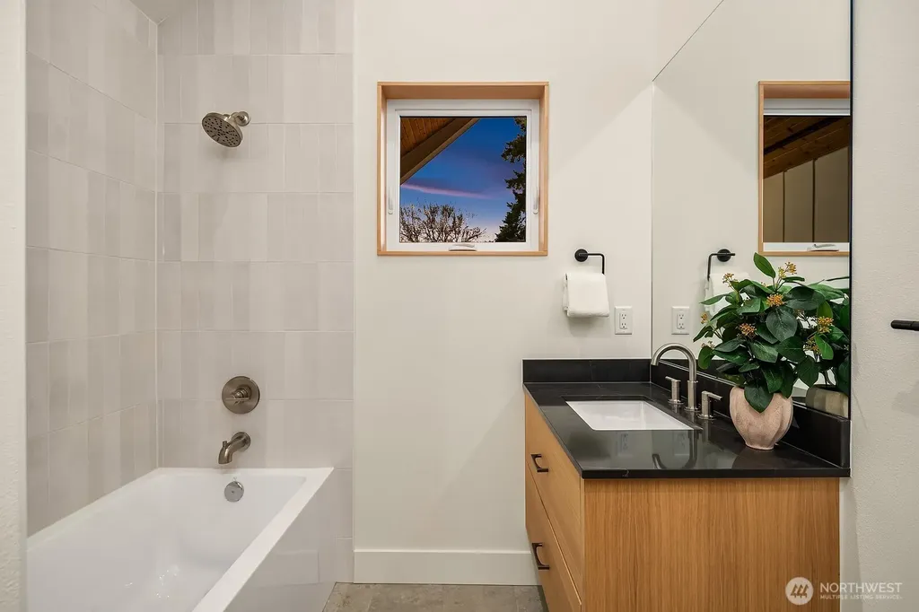 1808 E Mercer Street Seattle WA 98112