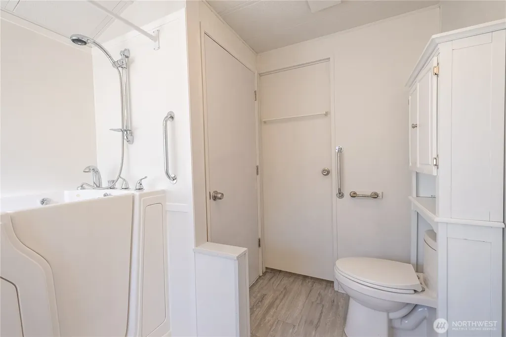 225 NE Ernst Oak Harbor WA 98277
