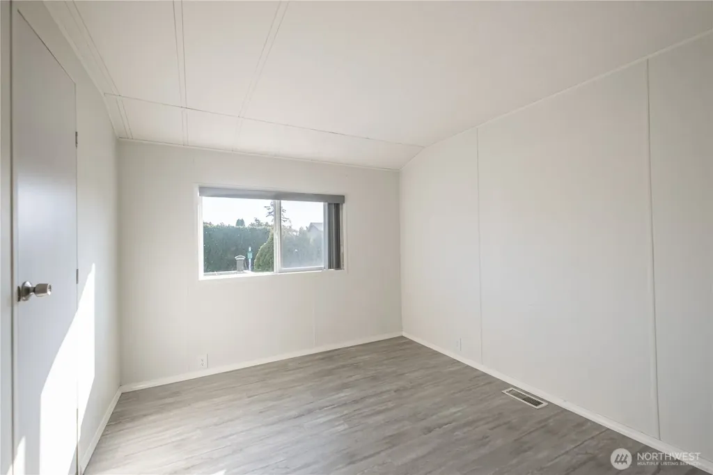 225 NE Ernst Oak Harbor WA 98277