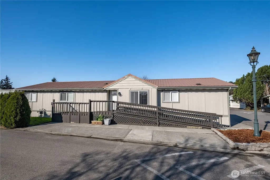 225 NE Ernst Oak Harbor WA 98277