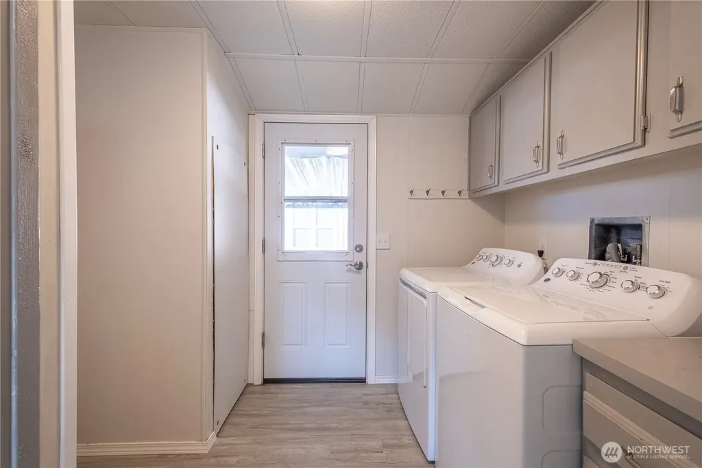 225 NE Ernst Oak Harbor WA 98277