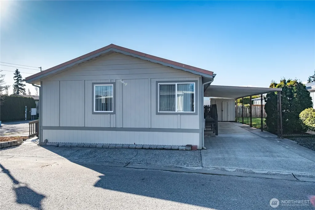 225 NE Ernst Oak Harbor WA 98277