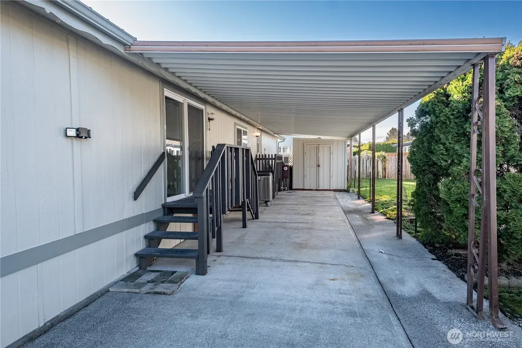 225 NE Ernst Oak Harbor WA 98277