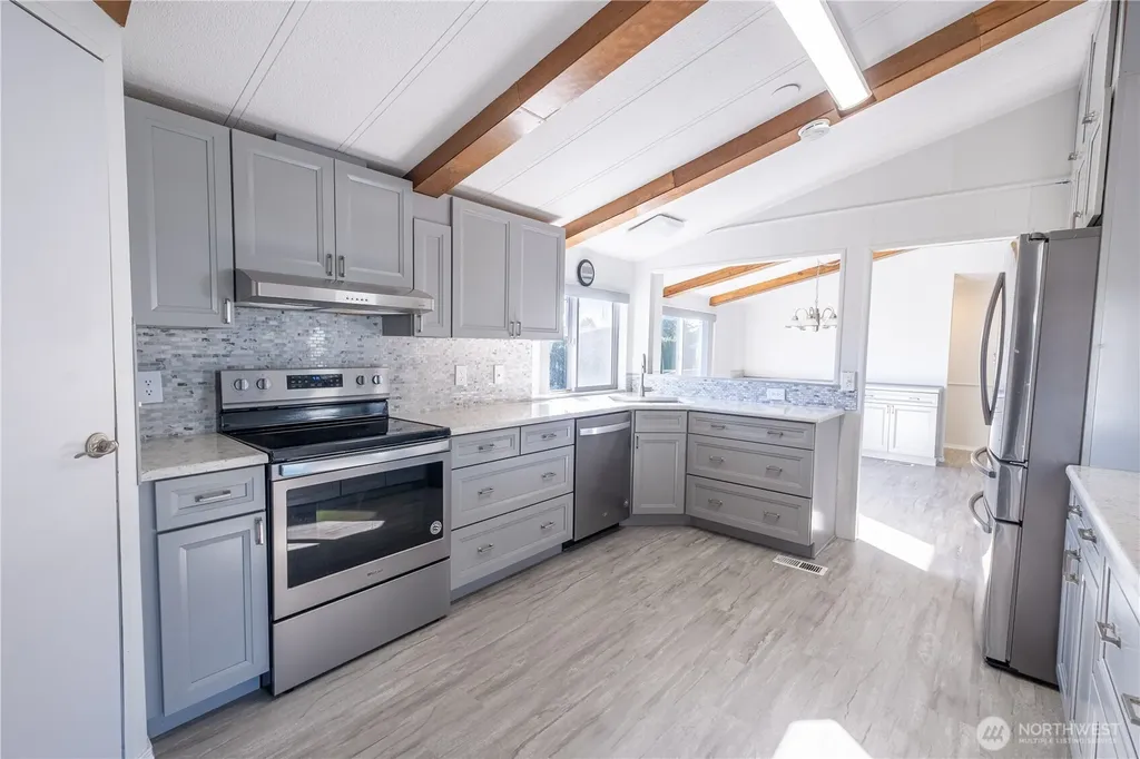 225 NE Ernst Oak Harbor WA 98277