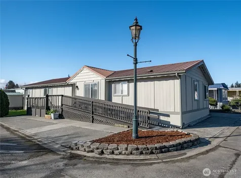 225 NE Ernst Oak Harbor WA 98277