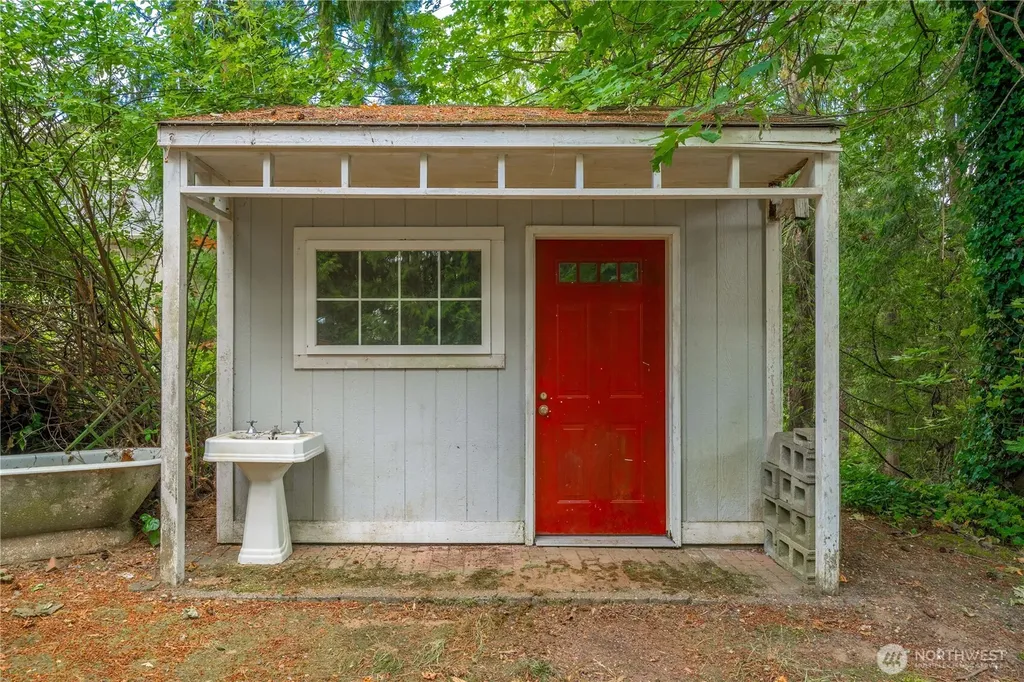 25401 Kanasket Drive Black Diamond WA 98010