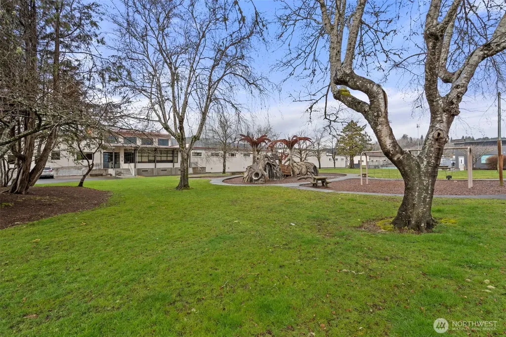 14 Bradford Street Raymond WA 98577