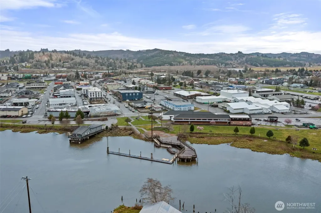 15 Bradford Street Raymond WA 98577