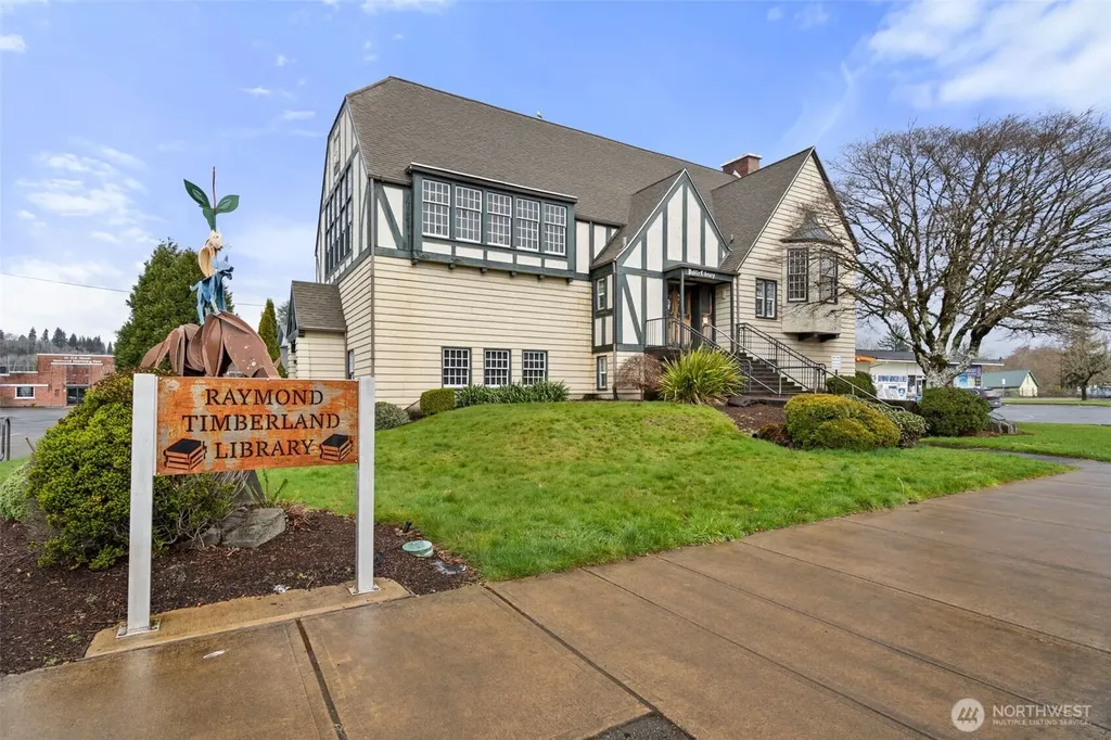 15 Bradford Street Raymond WA 98577