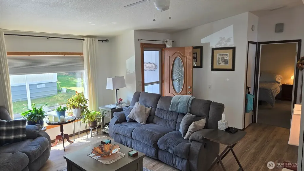 1019 Stanford Drive Cosmopolis WA 98537