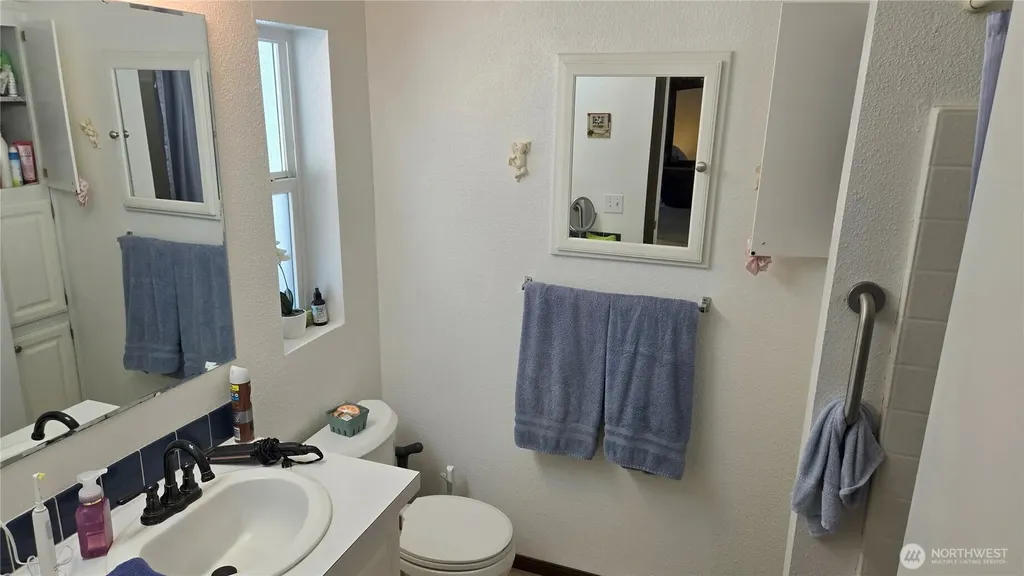 1019 Stanford Drive Cosmopolis WA 98537