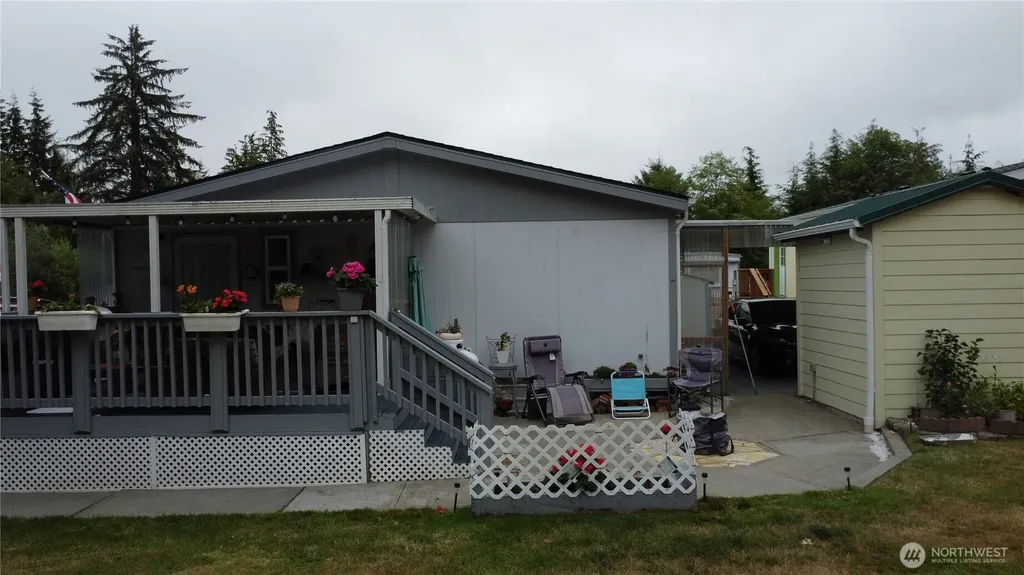1019 Stanford Drive Cosmopolis WA 98537