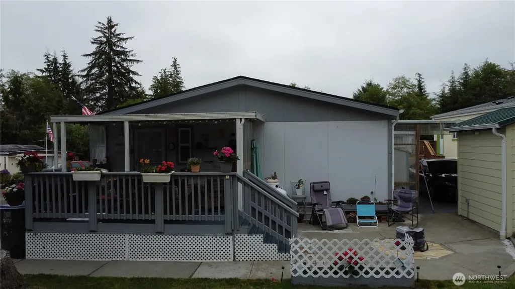 1019 Stanford Drive Cosmopolis WA 98537