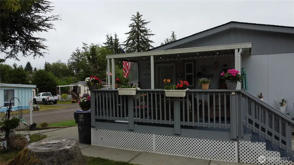 1019 Stanford Drive Cosmopolis WA 98537