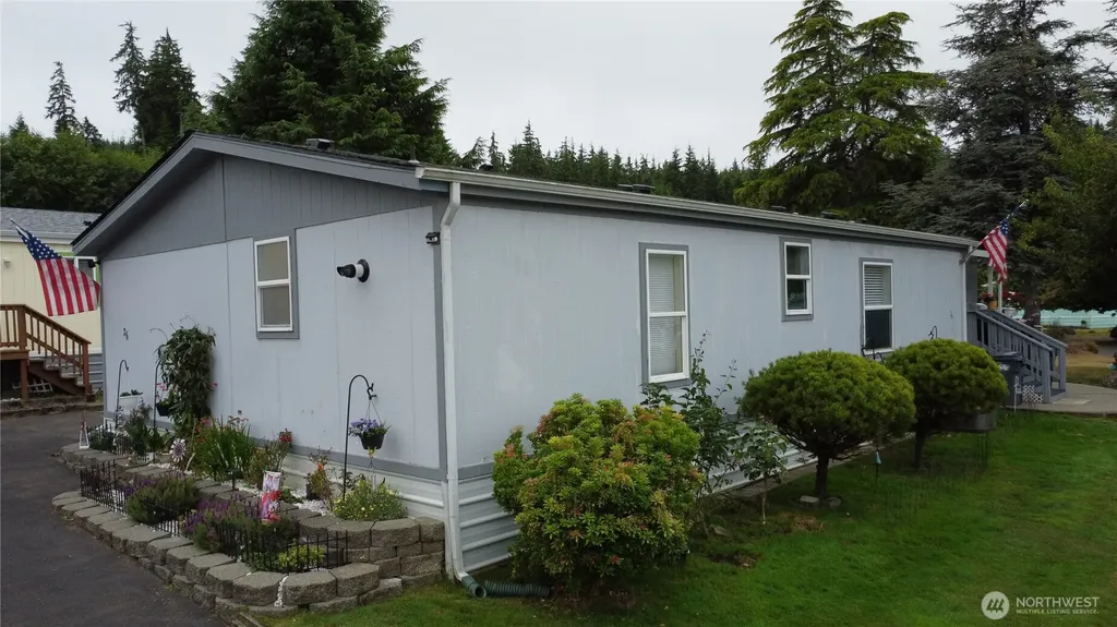 1019 Stanford Drive Cosmopolis WA 98537