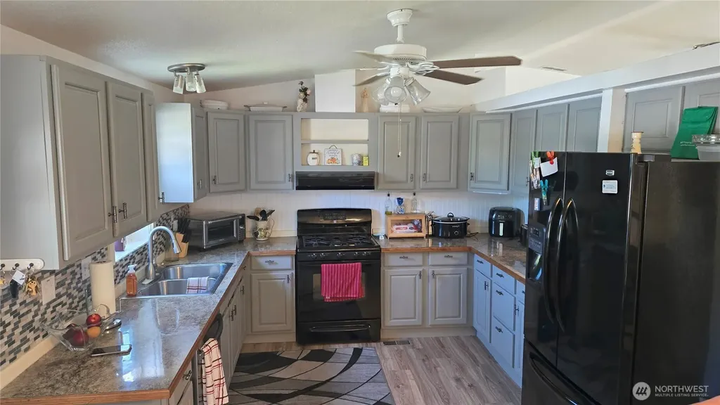1019 Stanford Drive Cosmopolis WA 98537
