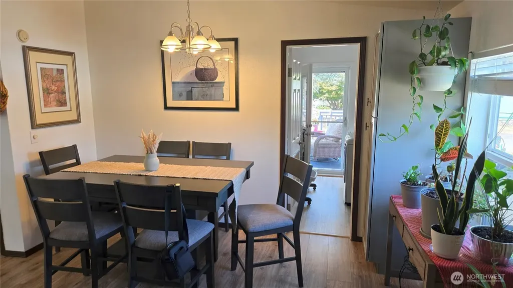 1019 Stanford Drive Cosmopolis WA 98537