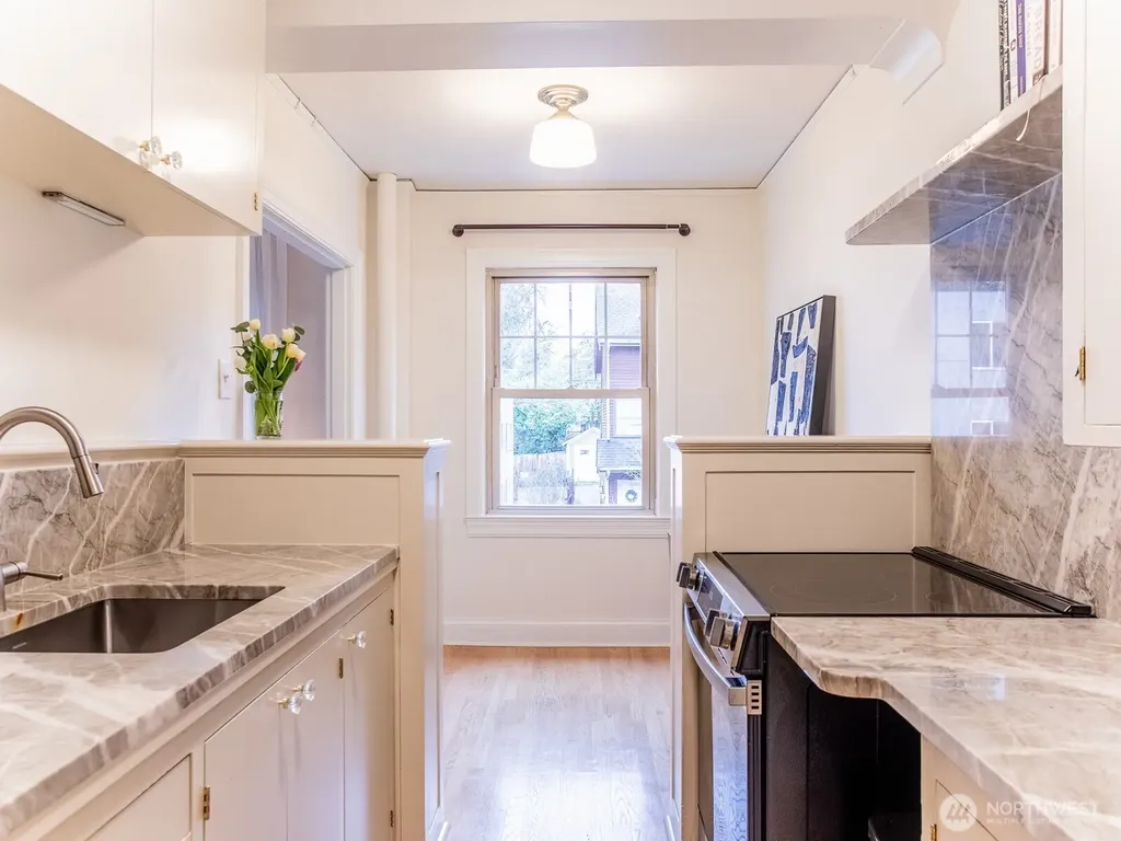 5810 NE Cowen Place Seattle WA 98105
