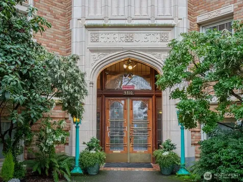 5810 NE Cowen Place Seattle WA 98105