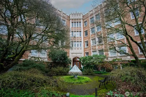 5810 NE Cowen Place Seattle WA 98105