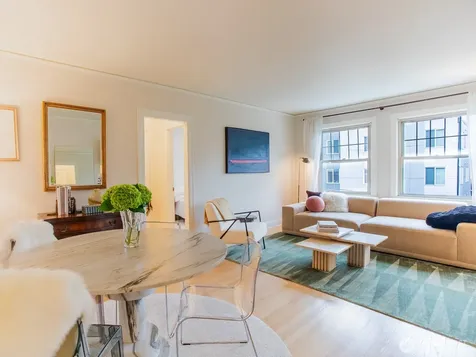 5810 NE Cowen Place Seattle WA 98105